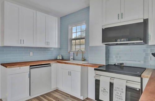 Safety Harbor House | Historic 4B Sleeps 8 Backyard Firepit Bikes