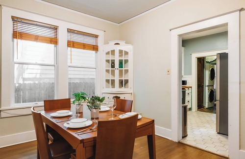 West Campus House | Historic 4BR Family Retreat ❤️ Near UT Austin & Downtown