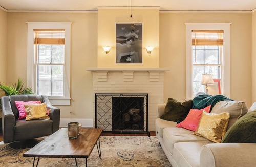 West Campus House | Historic 4BR Family Retreat ❤️ Near UT Austin & Downtown