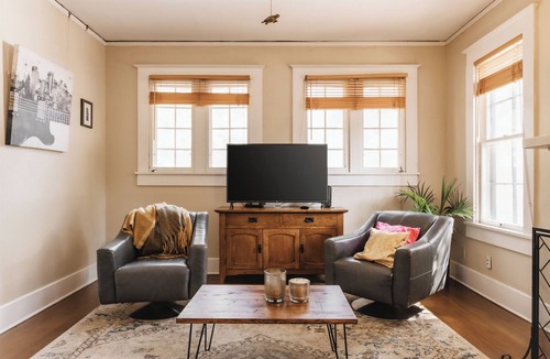 West Campus House | Historic 4BR Family Retreat ❤️ Near UT Austin & Downtown