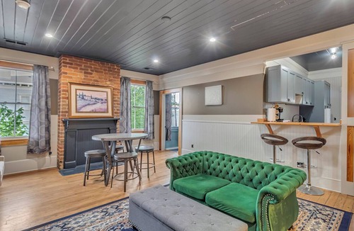 Historic Downtown Savannah House | Historic 4BR w/Porches Walk to Forsyth & Savannah Charm