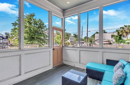 Historic Downtown Savannah House | Historic 4BR w/Porches Walk to Forsyth & Savannah Charm