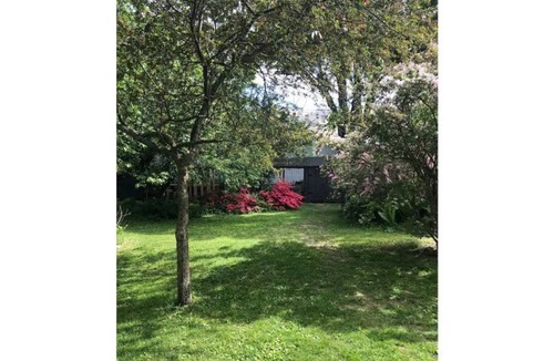 Sunderland House | Historic 5-Bdrm Home Minutes from 5 College Area