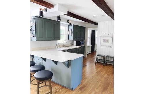 Sunderland House | Historic 5-Bdrm Home Minutes from 5 College Area
