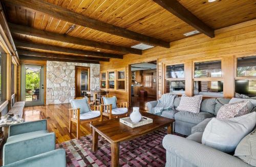 Eck Lane on the Lake House | Historic 5BR - Lakefront Cabins with Dock - Fire Pit