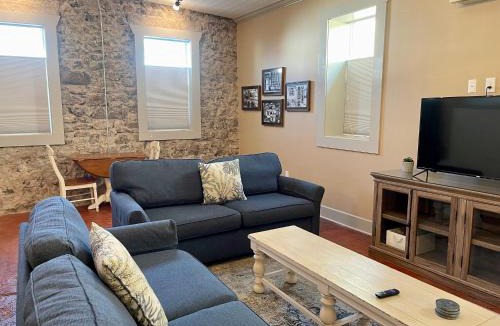 Mountain Home Apartment | Historic 706