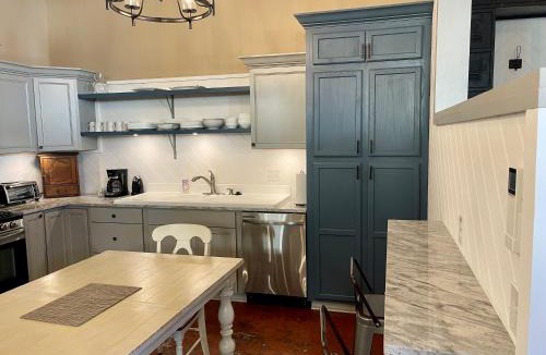 Mountain Home Apartment | Historic 706