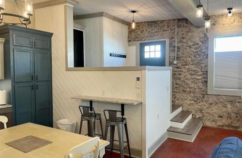 Mountain Home Apartment | Historic 706