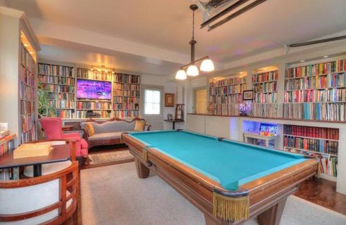 Geneva House | Historic 98 Fire Pit Game Room & Dog Friendly