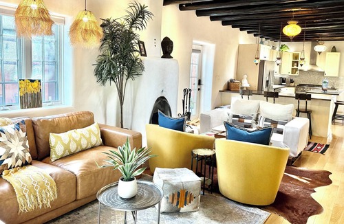 Northeast Santa Fe House | Historic adobe Downtown Compound for Large Groups, Walk to Plaza