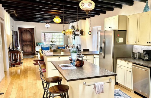 Northeast Santa Fe House | Historic adobe Downtown Compound for Large Groups, Walk to Plaza