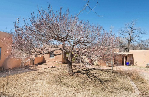 Historic Eastside House | Historic Adobe, Kiva Fireplace, Walk to Canyon Rd