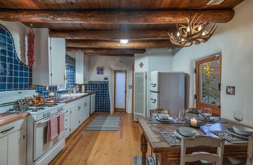 Historic Eastside House | *Historic Adobe w Hot Tub & Bikes, Centrally located on Canyon Road*