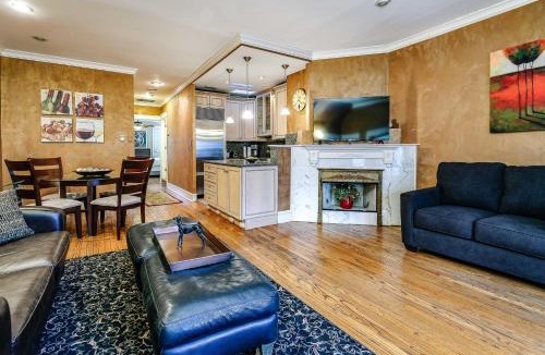 Gold Coast Apartment | Historic and Unique Brownstone in Gold Coast - Downtown - 3