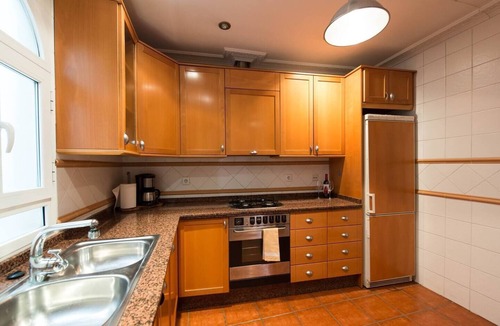 Barri Vell - Santa Creu Apartment | Historic apartment with views of the Basilica of Santa Maria and 2 min. from sea