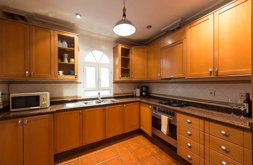 Barri Vell - Santa Creu Apartment | Historic apartment with views of the Basilica of Santa Maria and 2 min. from sea