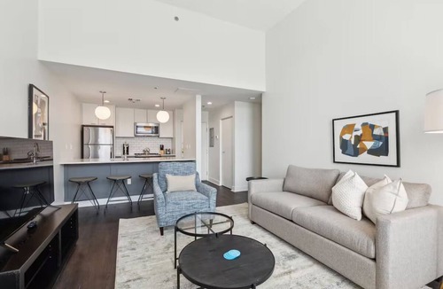 Downtown Pittsburgh Hotel | Historic Apartment w/Laundry & Kitchen | Walk to Heinz History Center | 2 Units