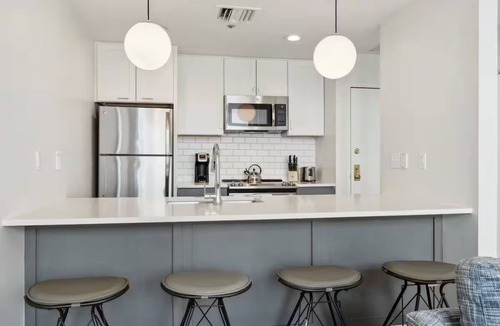 Downtown Pittsburgh Hotel | Historic Apartment w/Laundry & Kitchen | Walk to Heinz History Center | 2 Units