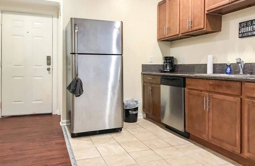 Midtown Apartment | Historic Apt 🎨 Near Arts District 🎨 Walkable Near Downtown