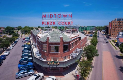 Midtown Apartment | Historic Apt 🎨 Near Arts District 🎨 Walkable Near Downtown