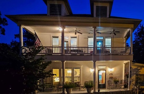 Eureka Springs Historic District House | Historic Bed & Breakfast, Groups/family Memories!