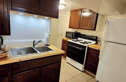 Eureka Springs Historic District Apartment | Historic Bed & Breakfast, Slps 4, Full Kitchen,