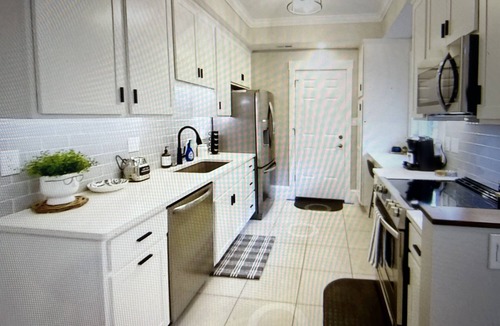 Richmond Apartment | Historic Bldg - Luxury Apt 6A