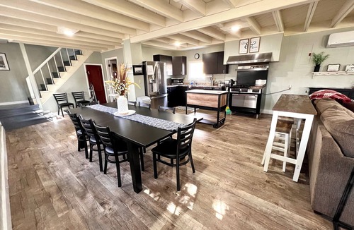 Holiday Island House | Historic Blue Tavern Lake House 3-bedroom house