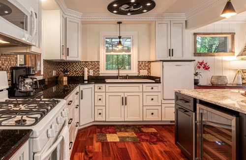 West Side Historic District House | Historic Blythe Cottage
