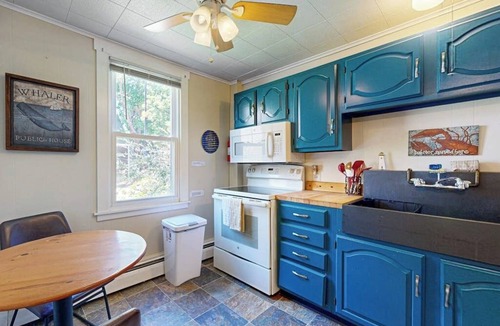 Boothbay Harbor Apartment | Historic Boothbay Harbor cottage with antique decor, washer/dryer & deck