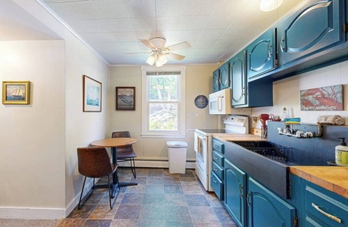 Boothbay Harbor Apartment | Historic Boothbay Harbor cottage with antique decor, washer/dryer & deck