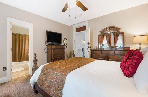 Downtown Branson Hotel | Historic Branson Hotel ~ Downtown ~ Notebook Room