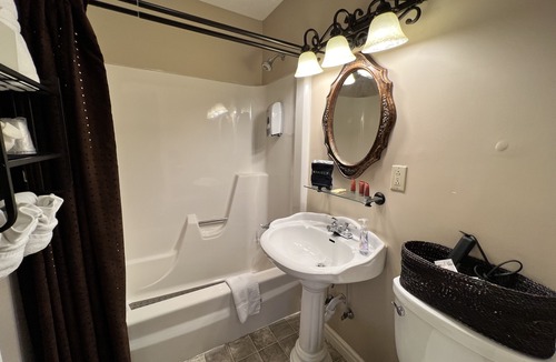Downtown Branson Hotel | Historic Branson Hotel ~ Downtown ~ Notebook Room
