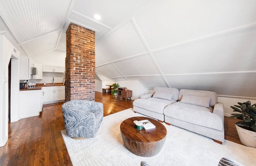Macon Apartment | Historic Brick Loft | Downtown · Free Parking