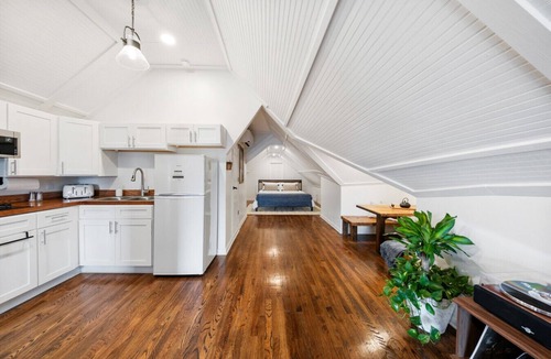 Macon Apartment | Historic Brick Loft | Downtown · Free Parking