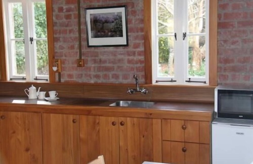 Otaki Cottage | Historic brick stables