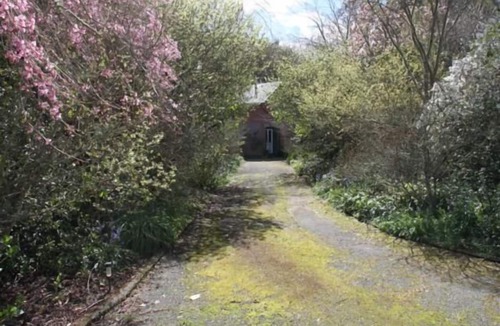 Otaki Cottage | Historic brick stables