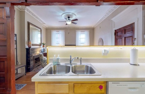 Troy Apartment | Historic Brownstone - Modernized - Luxurious Downtown Troy