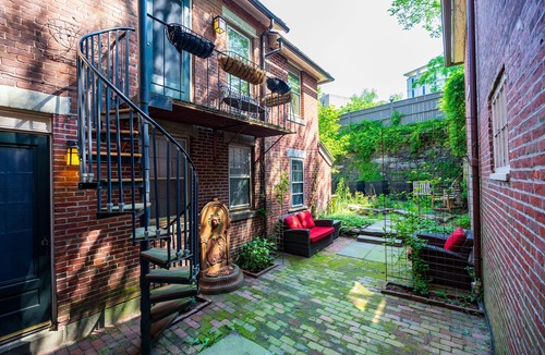 College Hill Condo | Historic Brownstone in the Heart of College Hill - BROWN - RISD - JWU