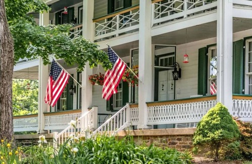 Harper Bed & Breakfast | Historic Buckhorn Inn - Shenandoah Valley - Queen