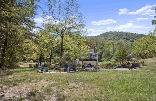 Harper Bed & Breakfast | Historic Buckhorn Inn - Shenandoah Valley - Queen