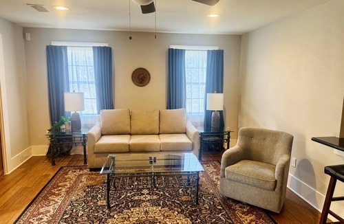 Humble House | Historic Bungalow! 2bed, 2bath, 2den, Downtown Humble, IAH 8min!