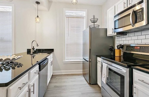 Urban Core House | *Historic bungalow*- Wifi, Yard, Cozy