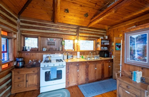Eureka Springs House | Historic Cabin on Lake Lucerne, 5 Mins to Eureka!