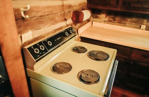 Shawanee House | Historic Cabin on the Tolliver Manor