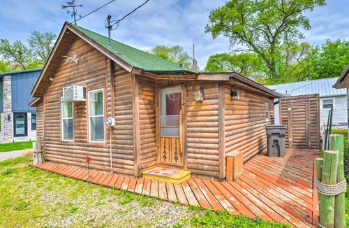 Arnolds Park House | Historic Cabin Retreat: Steps to Okoboji Lake