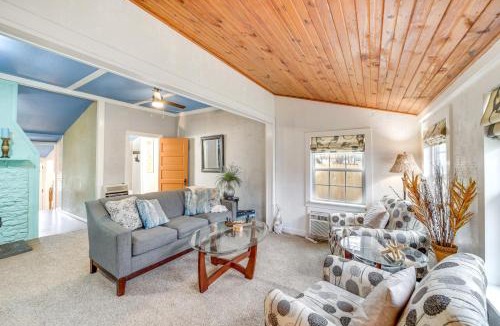 Spavinaw House | Historic Cabin w/Yard: 1 Mi to Lake Spavinaw!