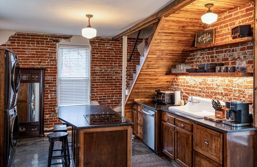 Jefferson City Cottage | Historic Carriage House in Jefferson City Near Capitol & Old Penitentiary