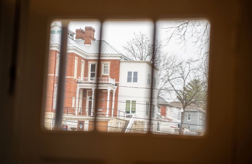Jefferson City Cottage | Historic Carriage House in Jefferson City Near Capitol & Old Penitentiary