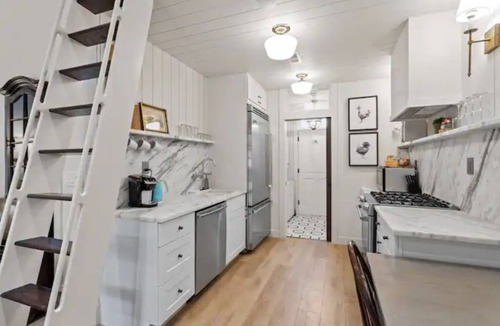 Riverton House | Historic Carriage House